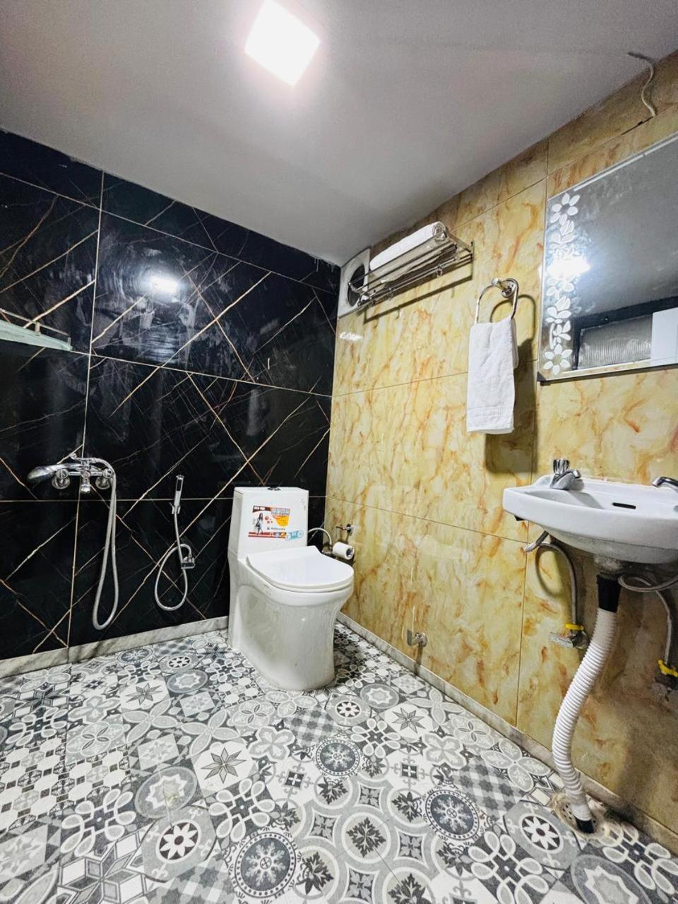 Hotel Amar Mussoorie Eksteriør billede